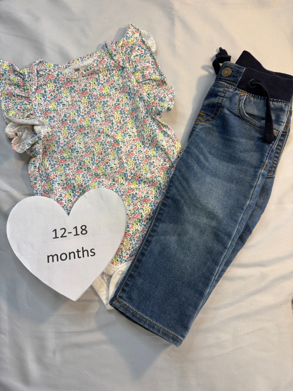 GAP - 2 piece outfit. Size 12 to 18 months
